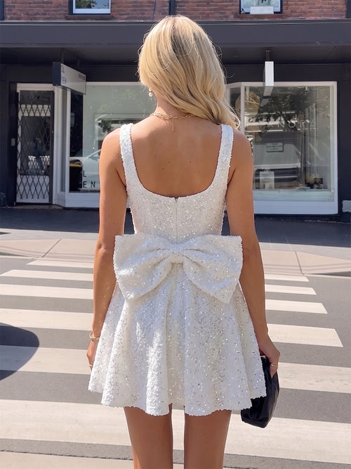 A-Line/Princess Square Neck Sleeveless Short/Mini Homecoming Dresses With Bowknot & Sequins